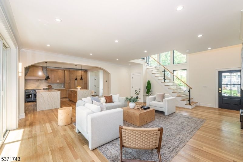 Interior, Kitchen, Living room, Marble Walls, Pendant Lights, Recessed Lighting, Wood Texture Flooring