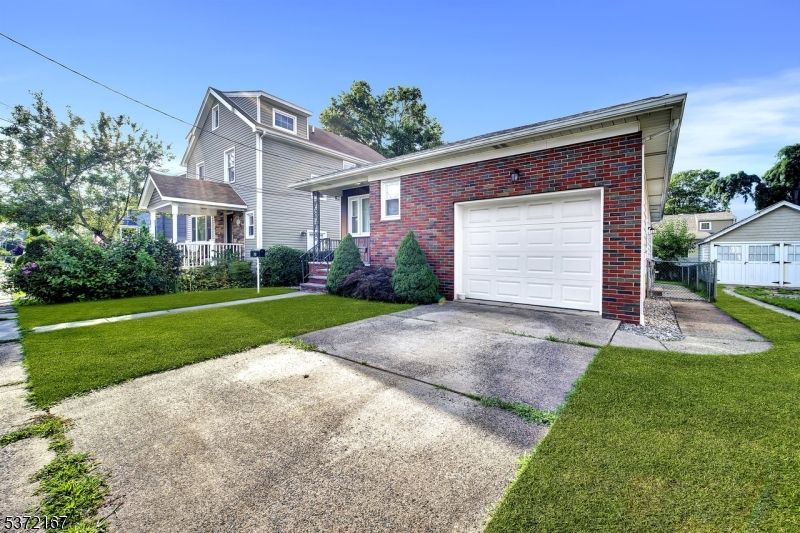 Attached, Exterior, Facade, Brick Facade, Cape Cod