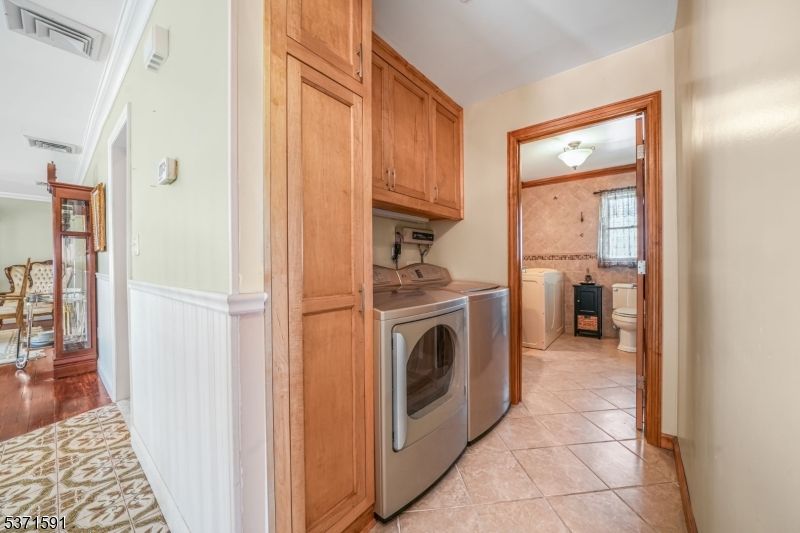Interior, Washer, Wood Texture Flooring