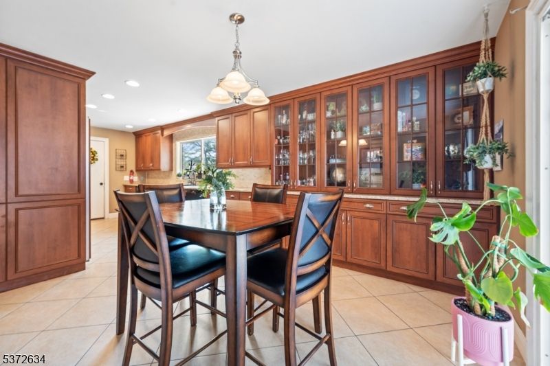 Dining room, Interior, Pendant Lights, Recessed Lighting
