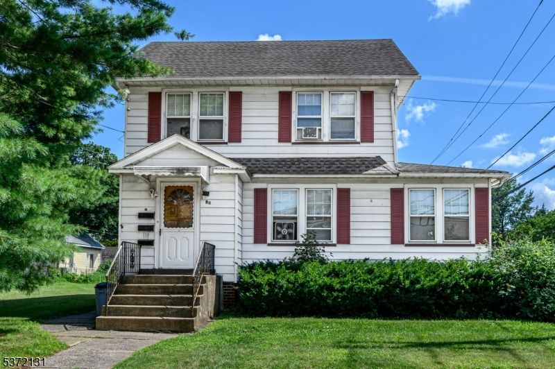 Exterior, Facade, American Foursquare