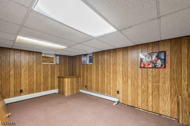 Empty room, Interior, Recessed Lighting, Wooden Walls