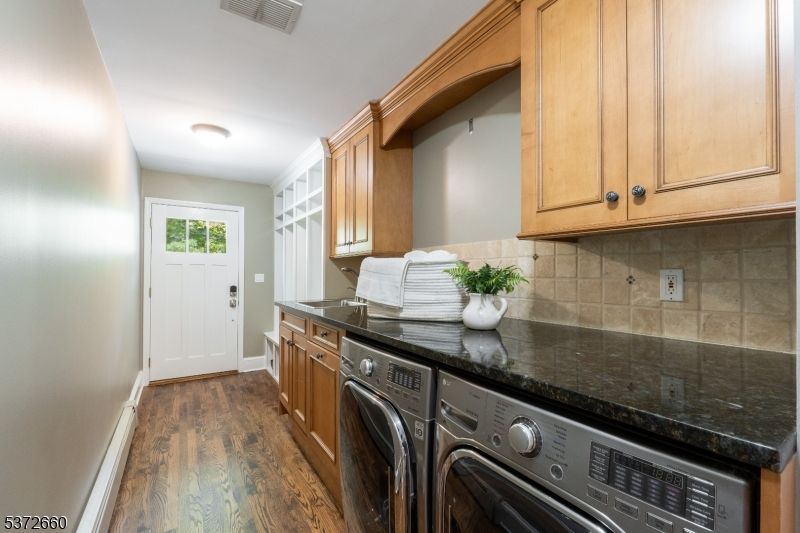 Interior, Washer, Wood Texture Flooring