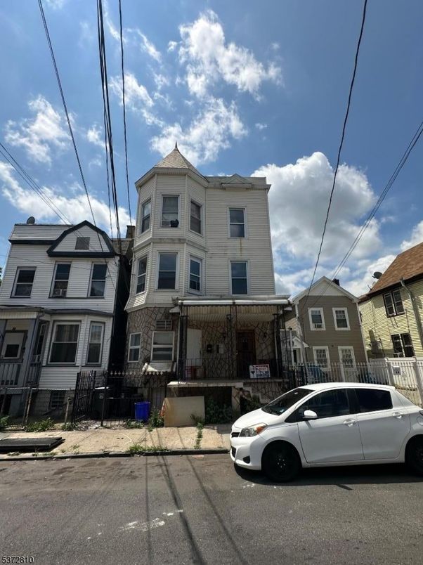 Exterior, Facade, Queen Anne Victorian