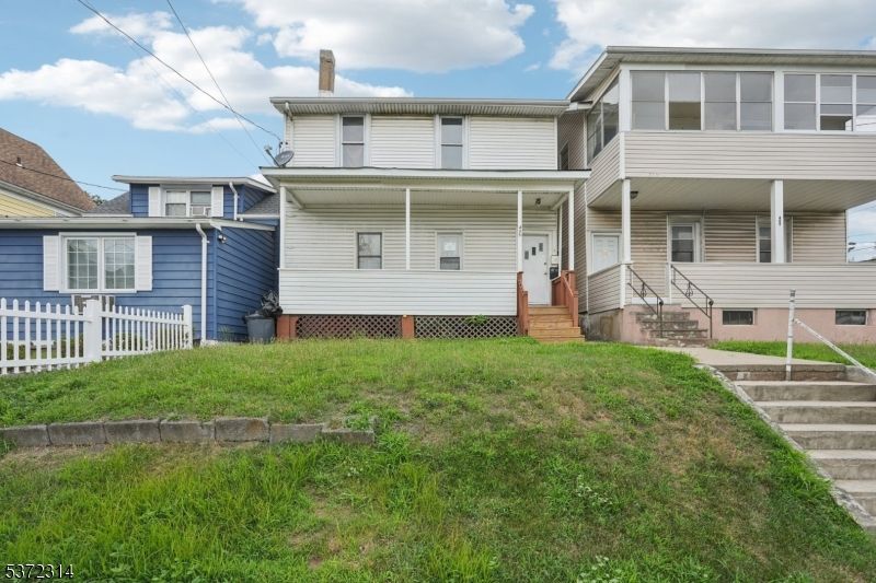 Exterior, Facade, American Foursquare