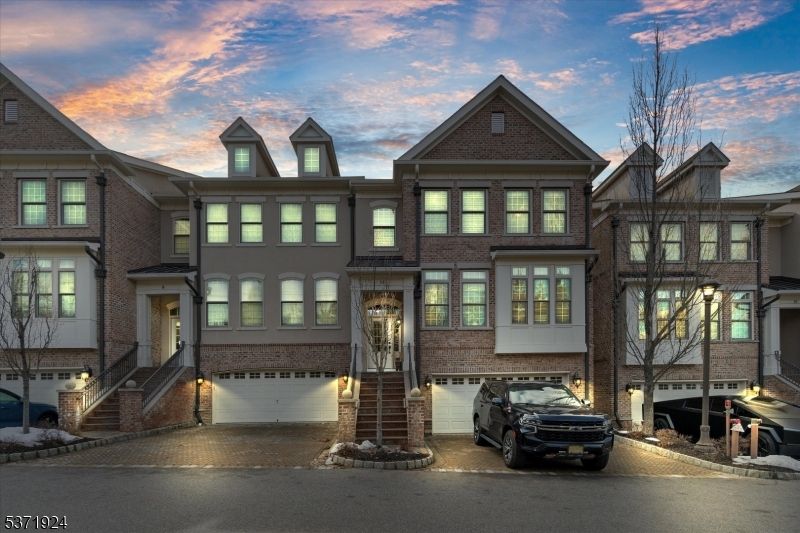 Attached, Exterior, Facade, Rowhouse