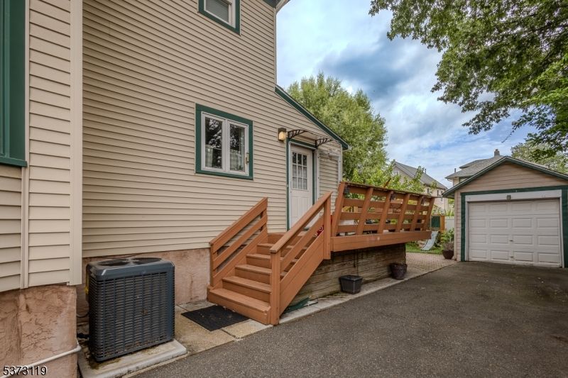 Detached Garage, Exterior