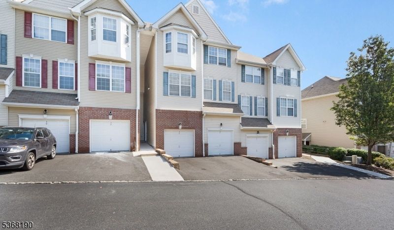 Attached, Exterior, Facade, Brick Facade, Rowhouse