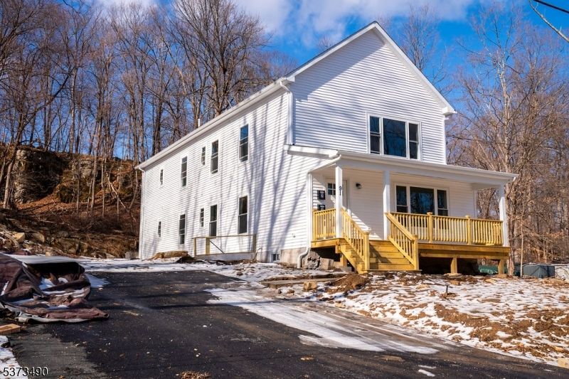 Exterior, Facade, Farmhouse