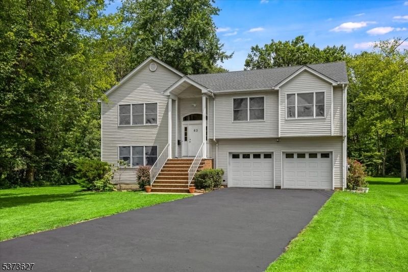 Attached, Exterior, Facade, Raised Ranch