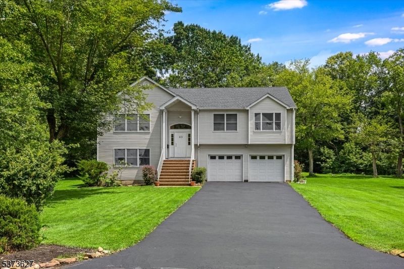 Attached, Exterior, Facade, Raised Ranch