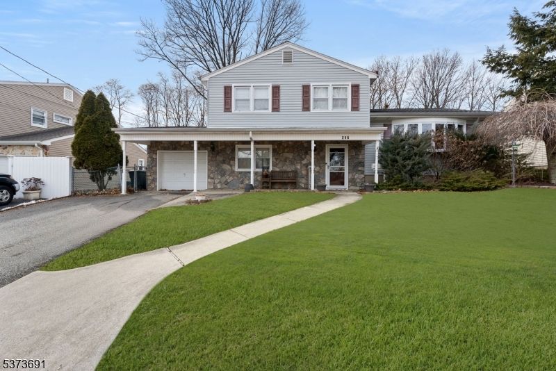 Attached, Exterior, Facade, Split Level