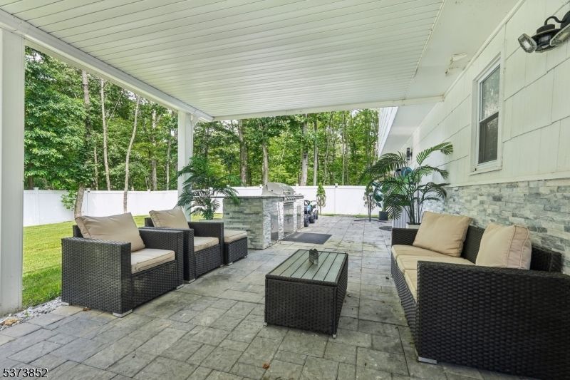 Exterior, Outdoor Kitchen