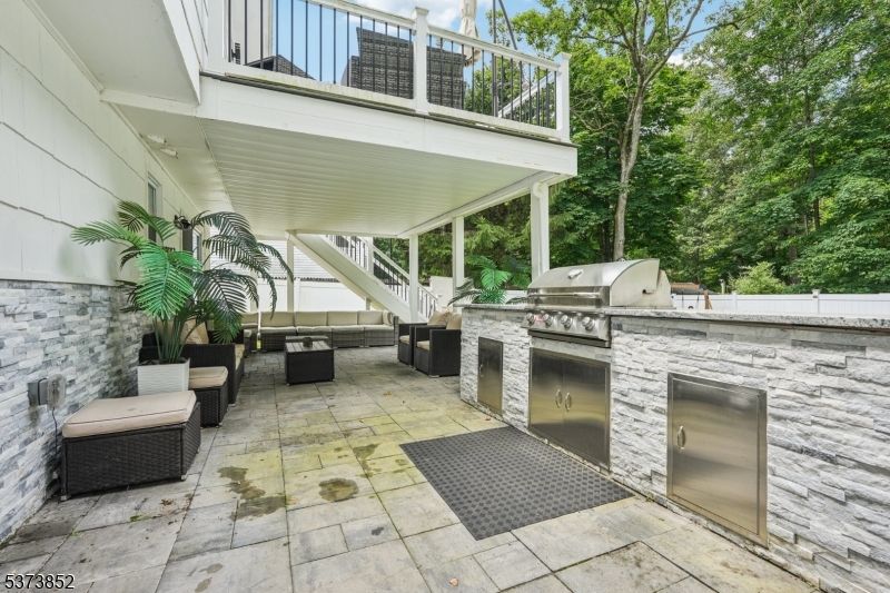 Exterior, Outdoor Kitchen