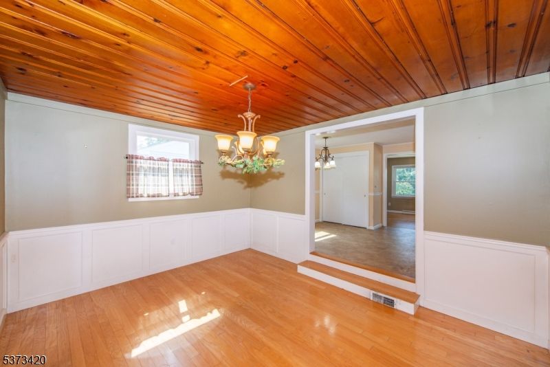 Chandelier, Empty room, Interior, Wooden Ceilings, Wood Texture Flooring