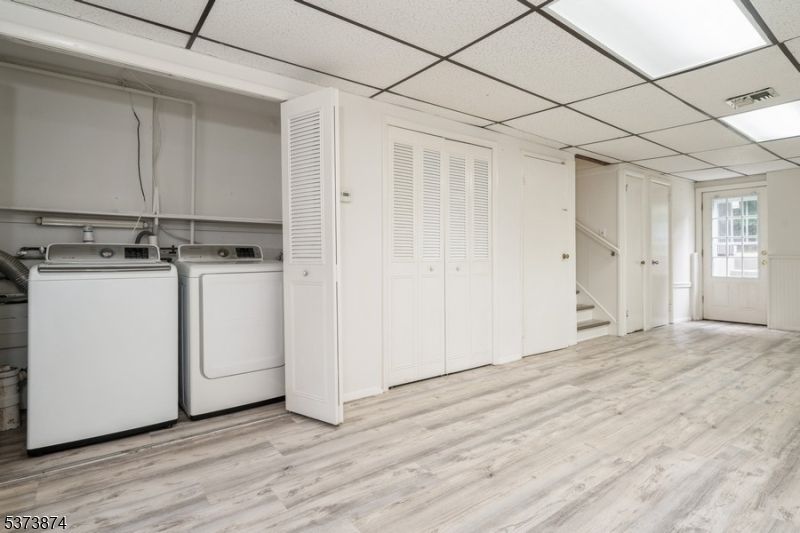 Interior, Washer, Wood Texture Flooring