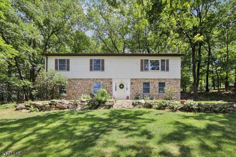 Backyard, Exterior, Facade, Brick Facade, Raised Ranch