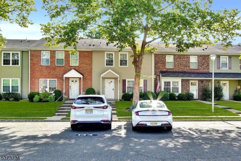 Exterior, Facade, Brick Facade, Rowhouse