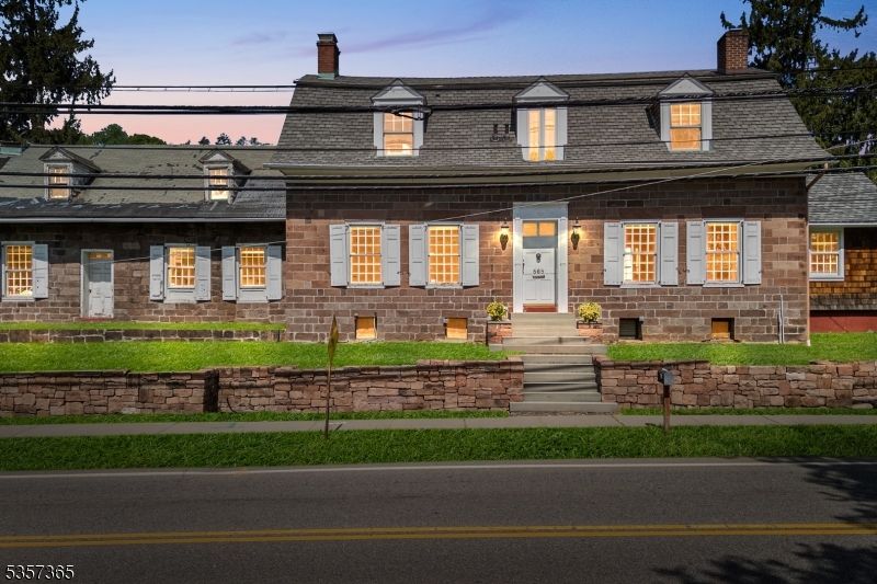 Exterior, Facade, Georgian