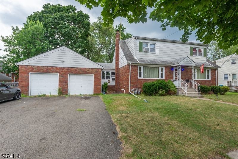Attached, Exterior, Facade, Brick Facade, Cape Cod