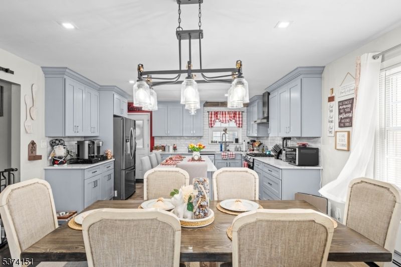 Dining room, Interior, Kitchen, Pendant Lights, Recessed Lighting, Wood Texture Flooring
