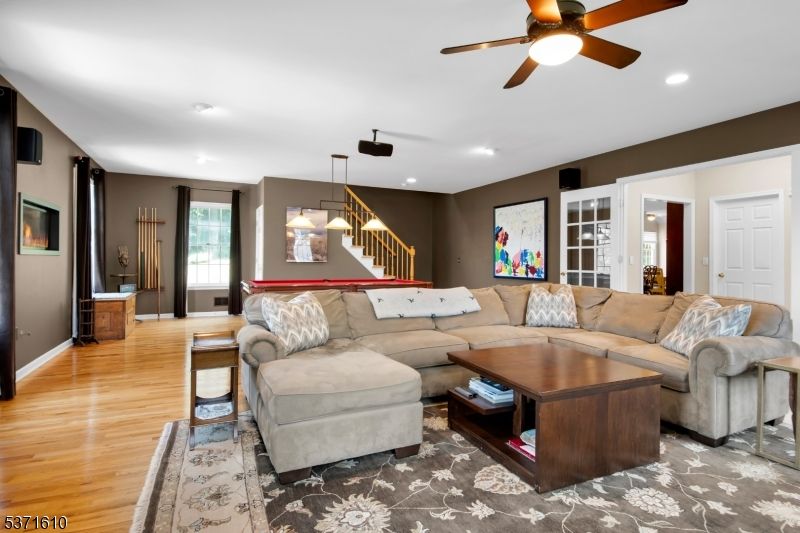 Interior, Living room, Pendant Lights, Recessed Lighting, Wood Texture Flooring