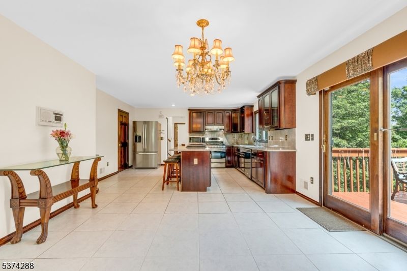 Chandelier, Dining room, Interior, Kitchen, Stainless Steel Appliances