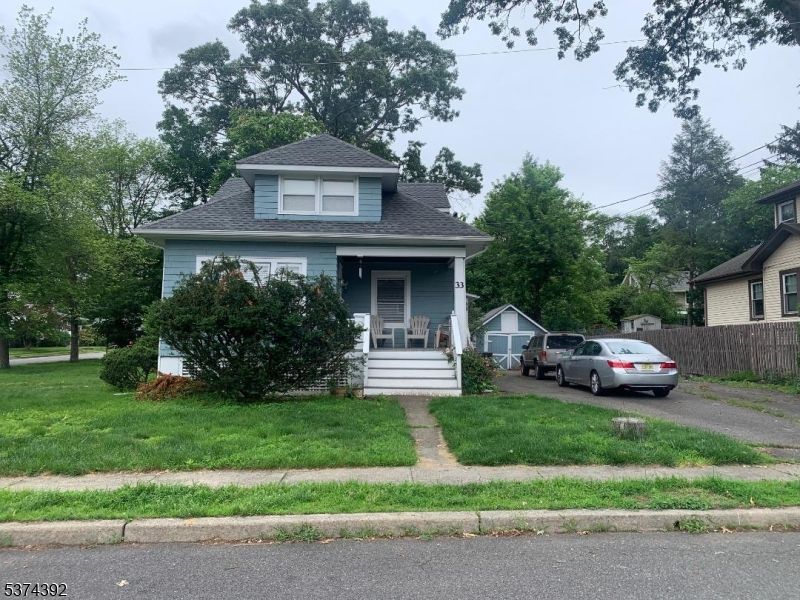 Exterior, Facade, American Foursquare