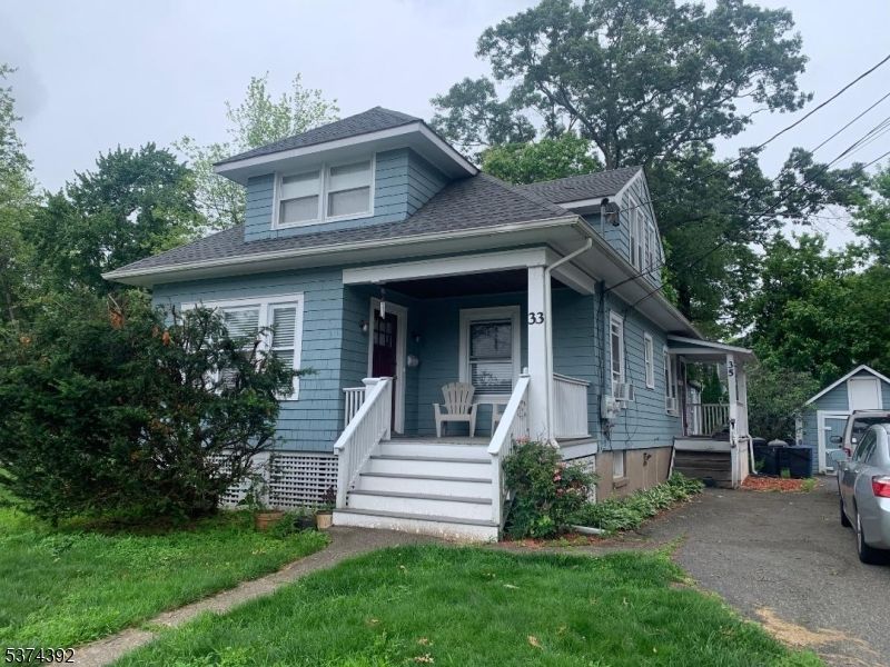 Exterior, Facade, American Foursquare