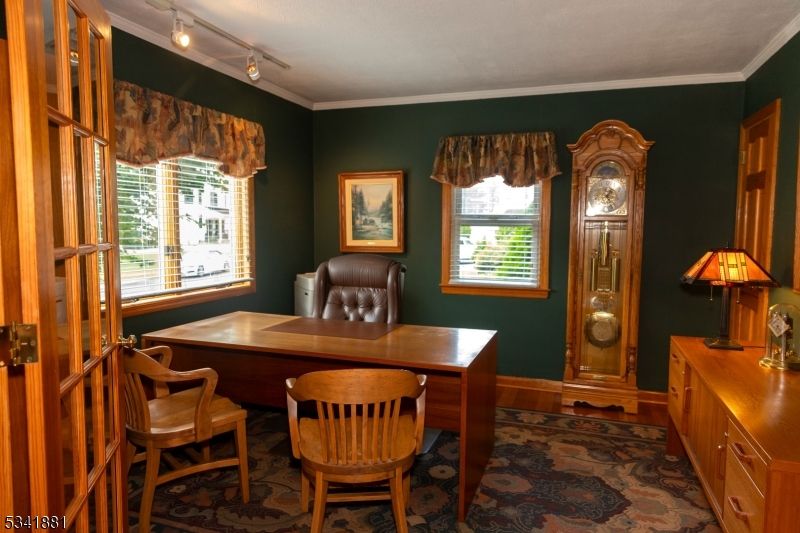 Home Office, Interior