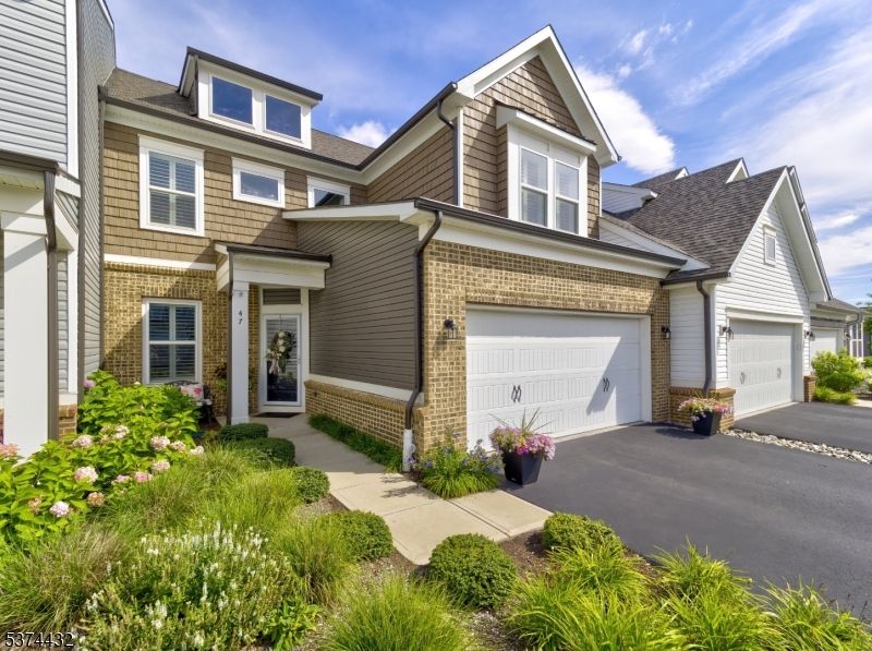 Attached, Exterior, Facade, Brick Facade, American Craftsman