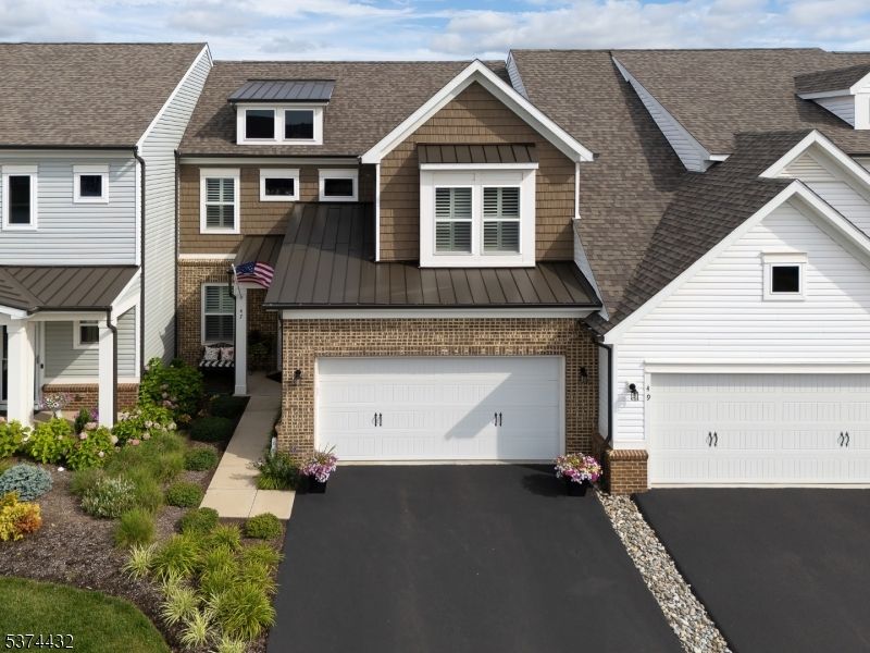 Attached, Exterior, Facade, Rowhouse