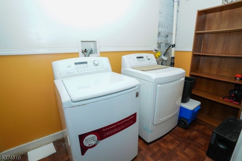 Interior, Washer, Wood Texture Flooring