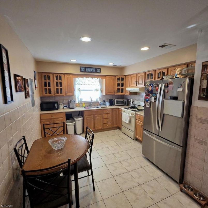 Dining room, Interior, Kitchen, Recessed Lighting, Stainless Steel Appliances