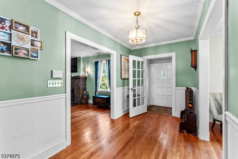 Interior, Pendant Lights, Wood Texture Flooring