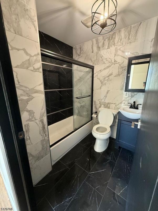 Bathroom, Interior, Marble, Marble Walls, Pendant Lights