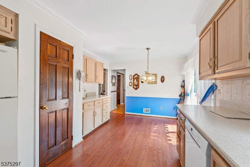 Interior, Kitchen, Pendant Lights, Wood Texture Flooring