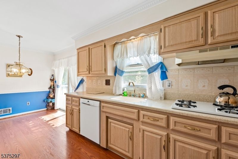 Interior, Kitchen, Pendant Lights, Wood Texture Flooring