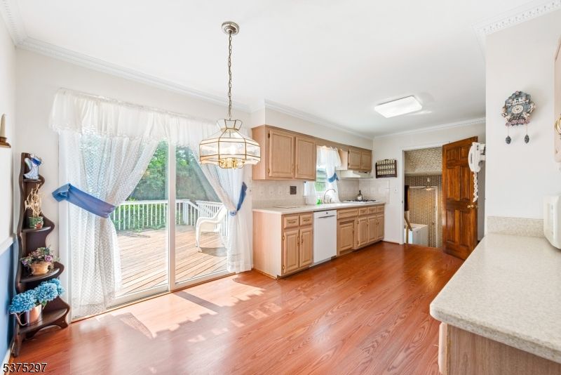 Interior, Kitchen, Pendant Lights, Wood Texture Flooring