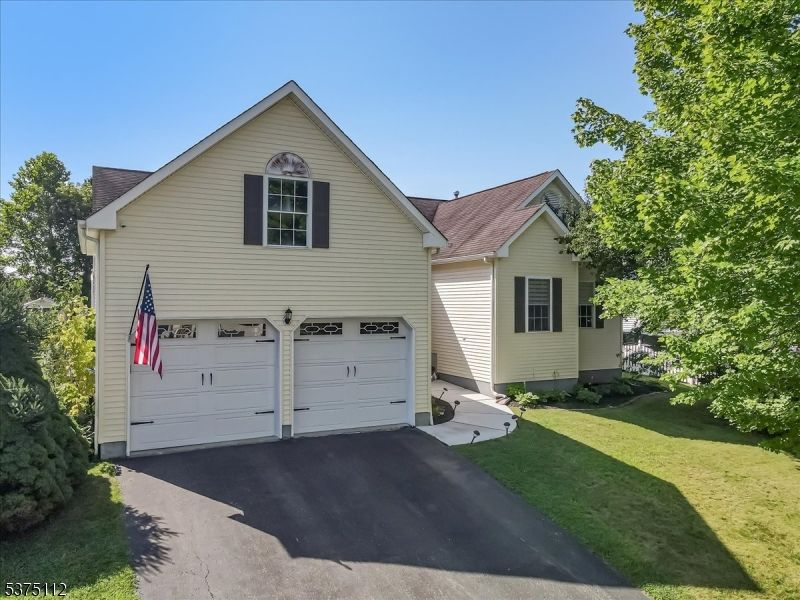 Attached, Exterior, Facade, Farmhouse