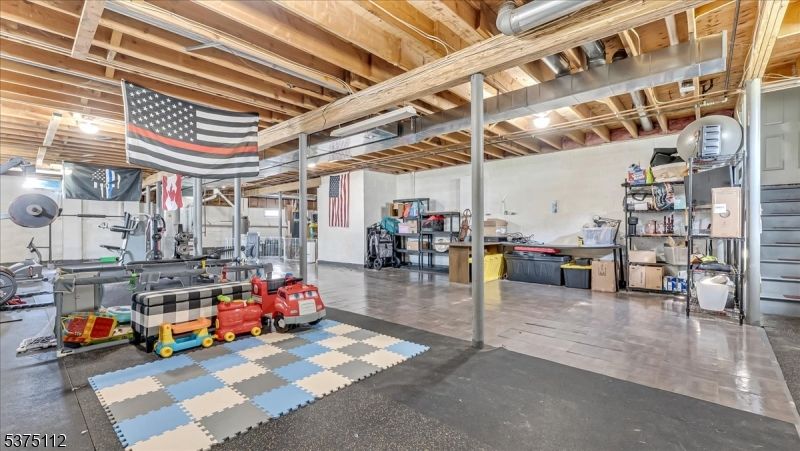 Garage, Interior, Wooden Beams