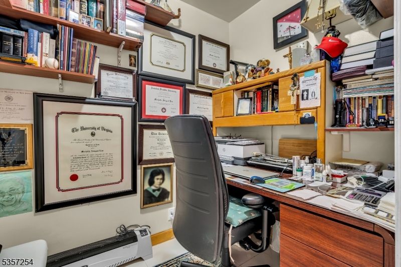 Home Office, Interior