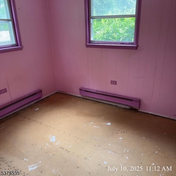 Empty room, Interior