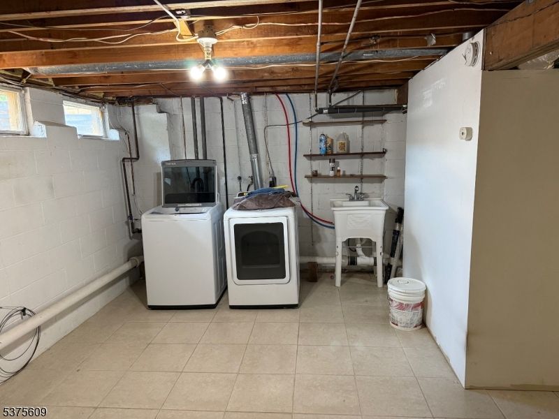 Interior, Washer, Wooden Beams