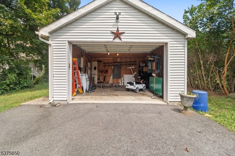 Detached Garage, Exterior