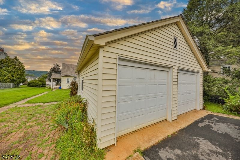 Detached Garage, Exterior
