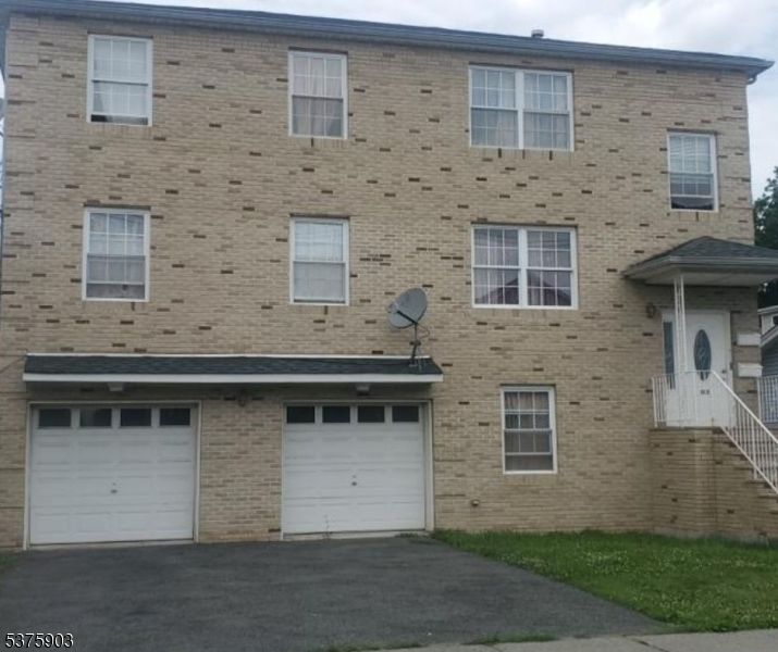 Attached, Exterior, Facade, Brick Facade, Rowhouse