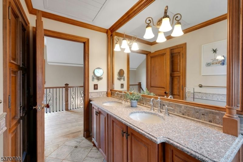 Bathroom, Dual Sink Vanities, Interior, Wood Texture Flooring
