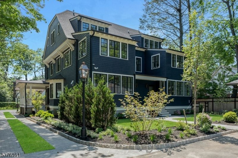 Exterior, Facade, Queen Anne Victorian