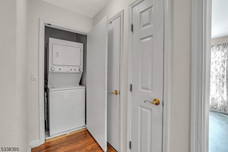 Interior, Utility Closets, Washer, Wood Texture Flooring